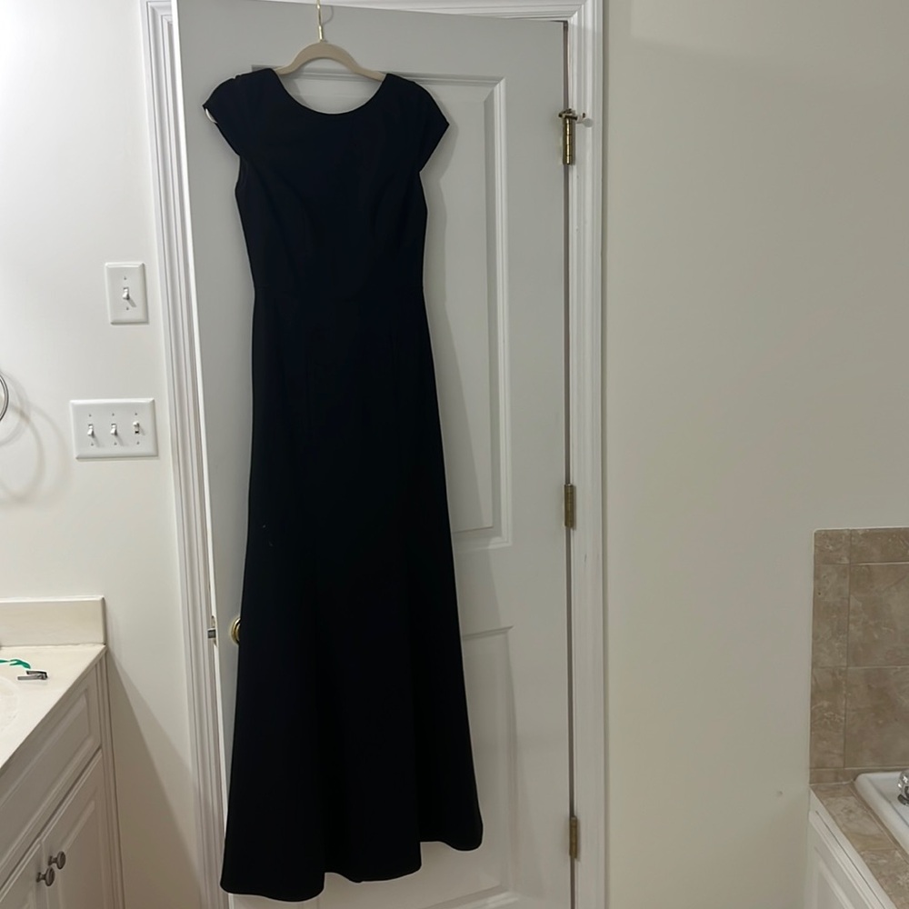 Dressy Group bridesmaids dress, size 6, black, needs to be dry cleaned